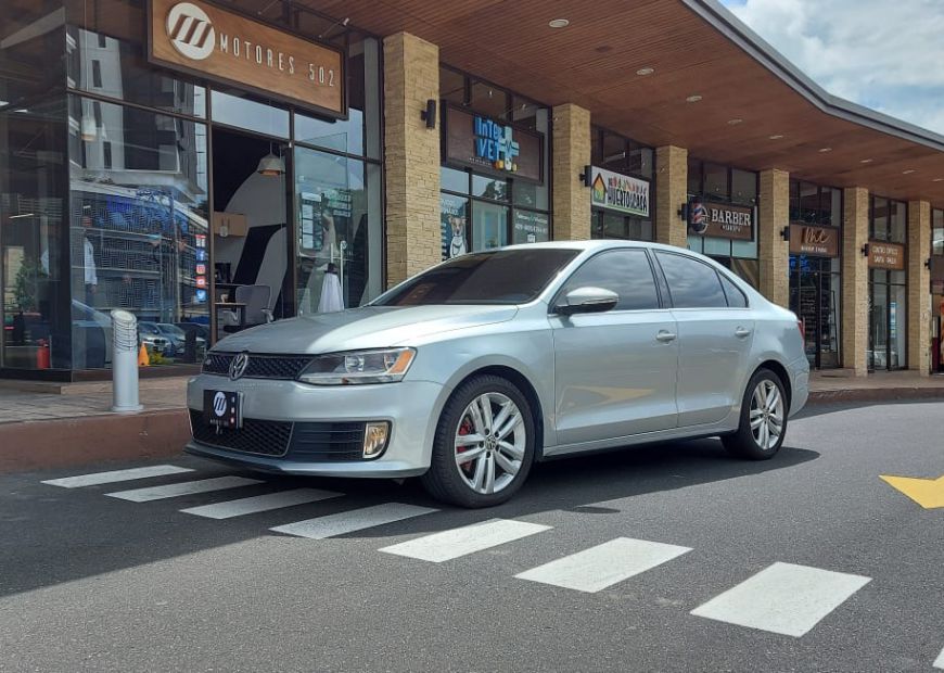 VOLKSWAGEN JETTA (2014)