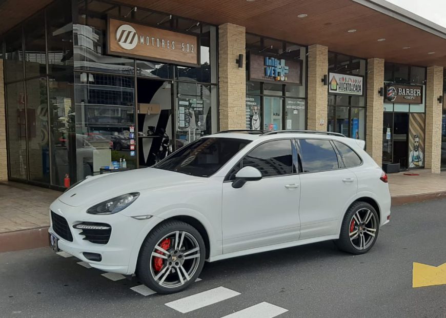 PORSCHE CAYENNE (2014)
