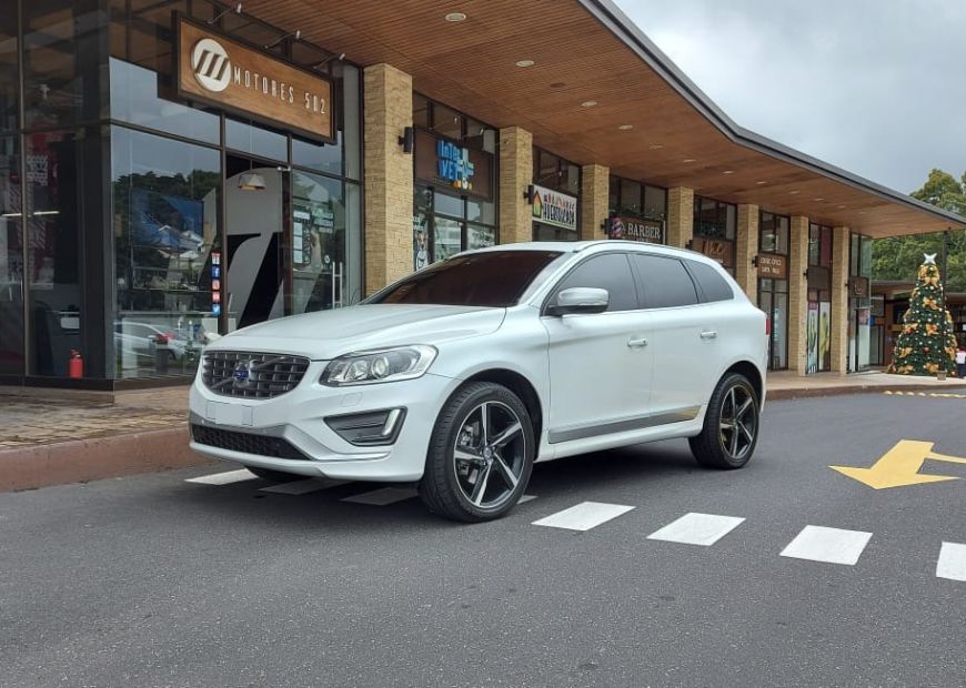 VOLVO XC60 (2015)