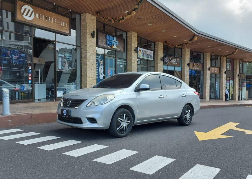 NISSAN VERSA (2013)