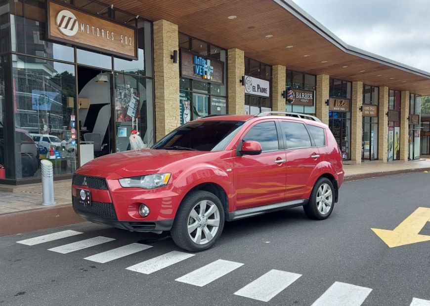 MITSUBISHI OUTLANDER (2014)