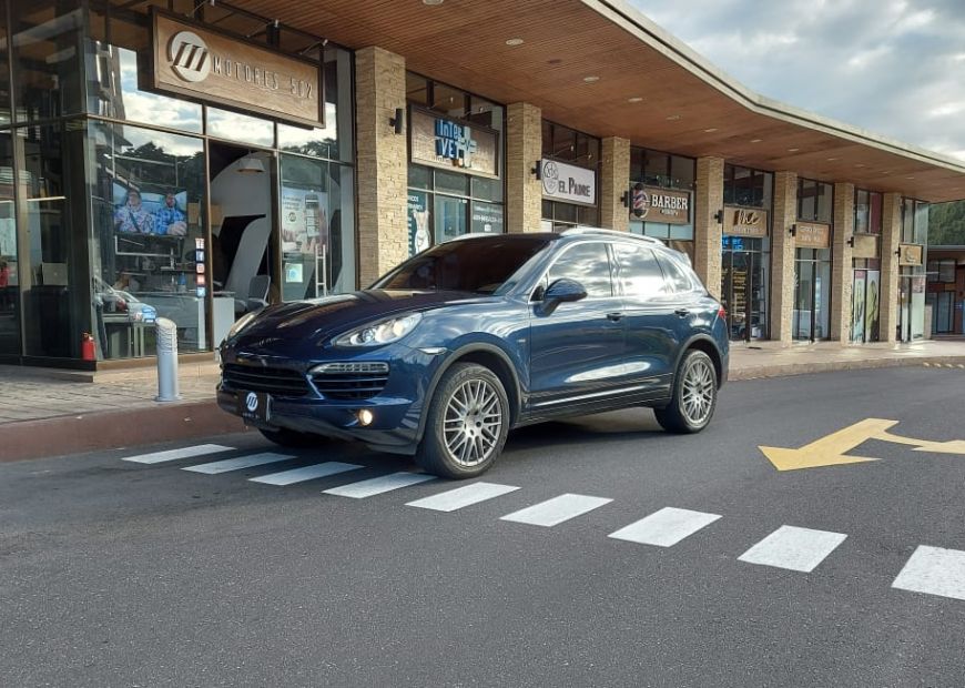 PORSCHE CAYENNE (2014)