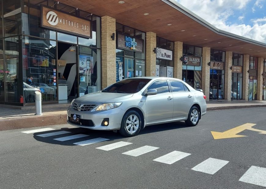 TOYOTA COROLLA (2013)