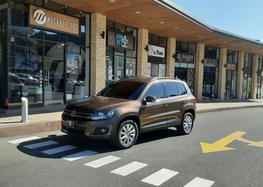 VOLKSWAGEN TIGUAN (2016)