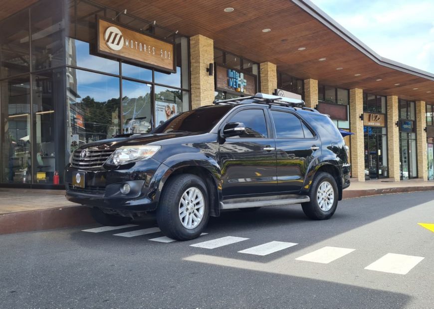 TOYOTA FORTUNER (2016)