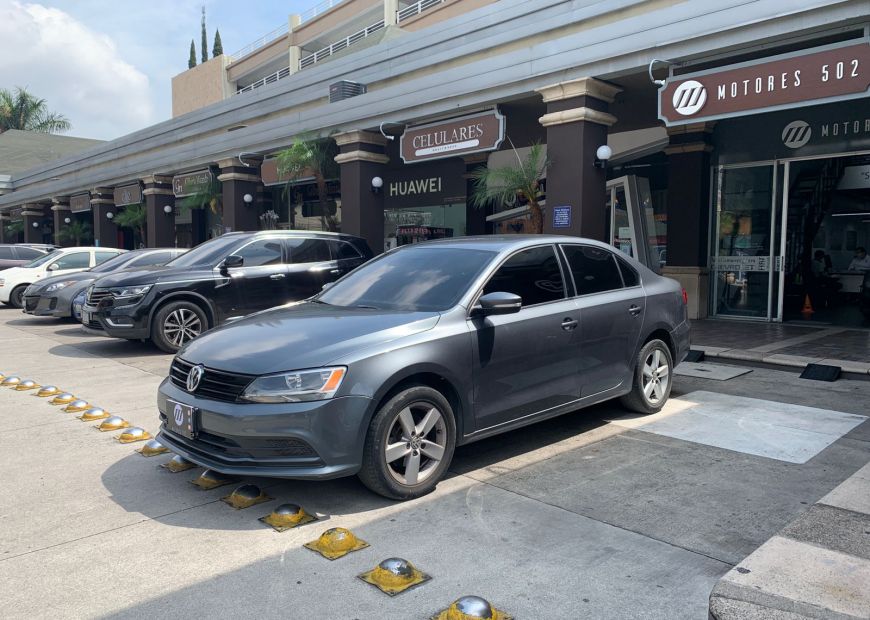 VOLKSWAGEN JETTA (2015)