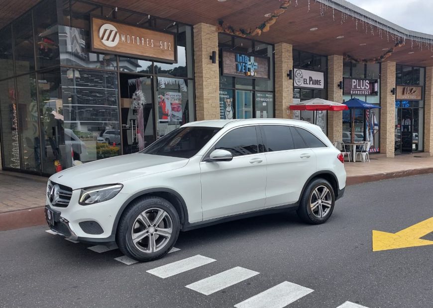 MERCEDES-BENZ GLC (2016)