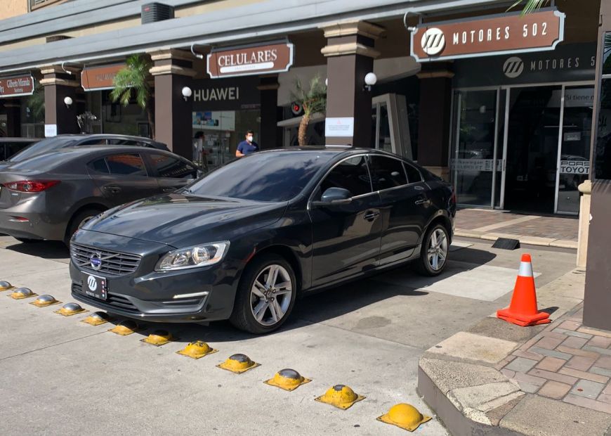 VOLVO S60 (2016)