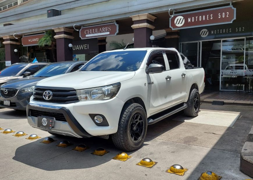TOYOTA HILUX (2018)