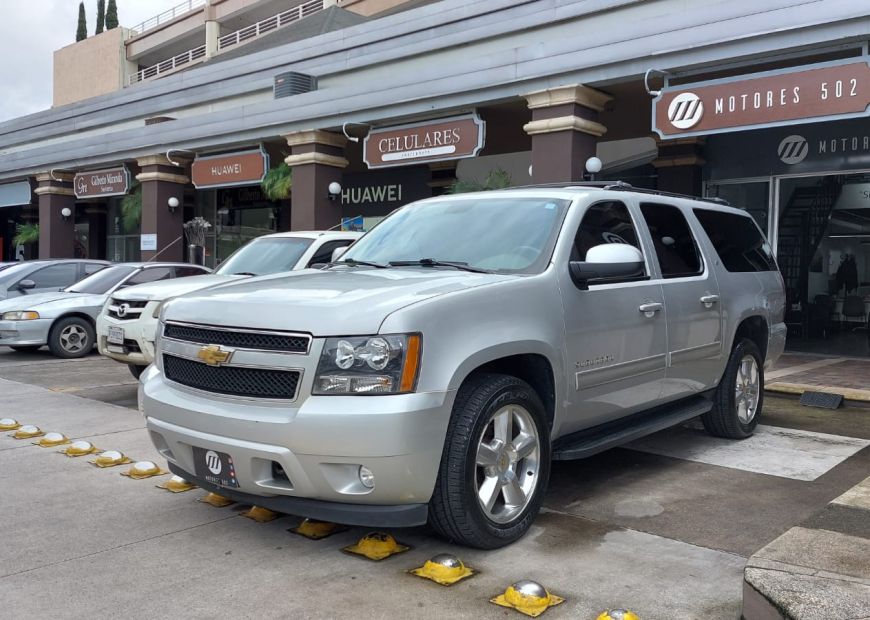 CHEVROLET SUBURBAN (2011)