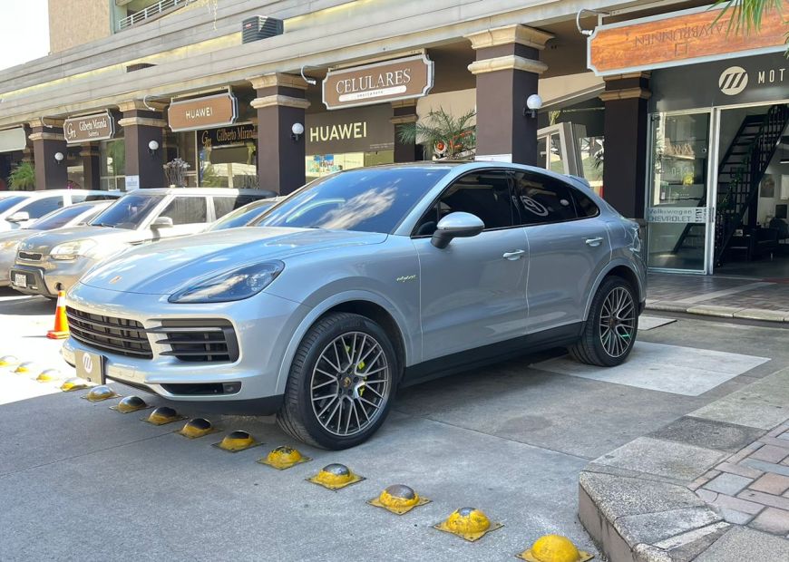PORSCHE CAYENNE (2021)