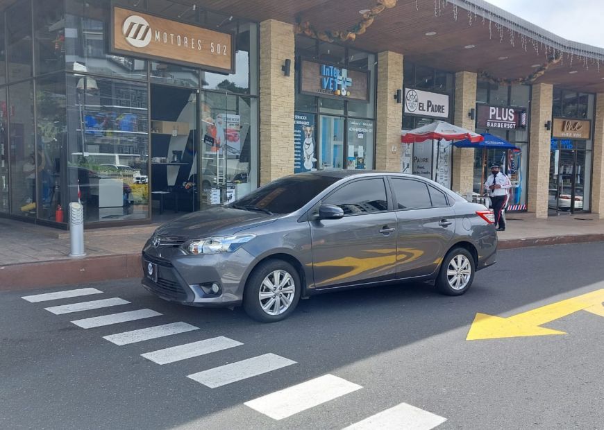 TOYOTA YARIS (2016)