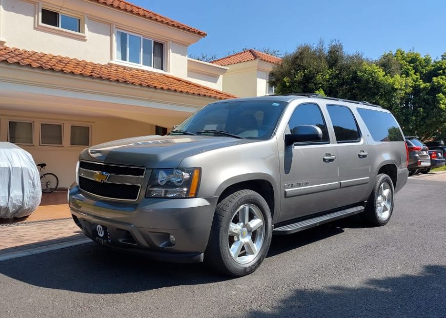 CHEVROLET SUBURBAN (2008)