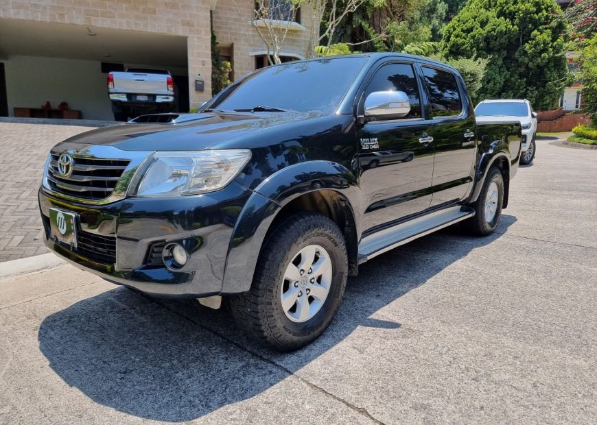 TOYOTA HILUX (2015)