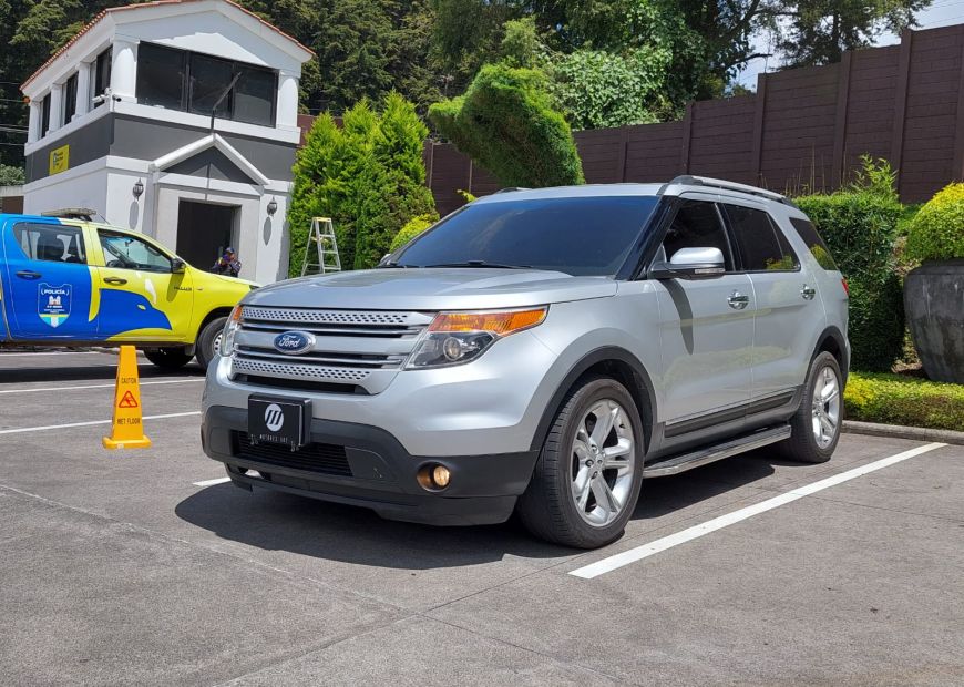 FORD EXPLORER (2015)