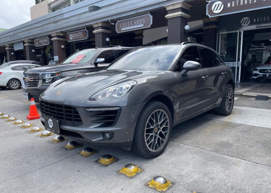 PORSCHE MACAN (2015)