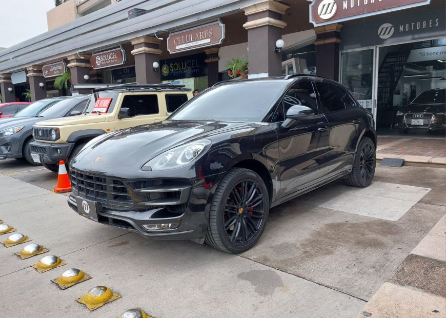 PORSCHE MACAN (2016)