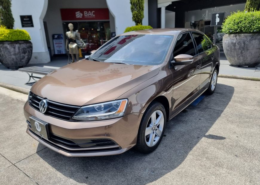 VOLKSWAGEN JETTA (2016)