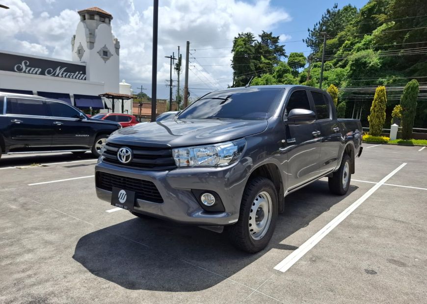 TOYOTA HILUX (2022)