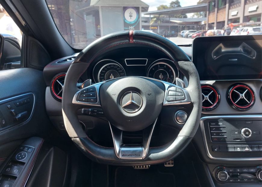 MERCEDES-BENZ GLA (2016)