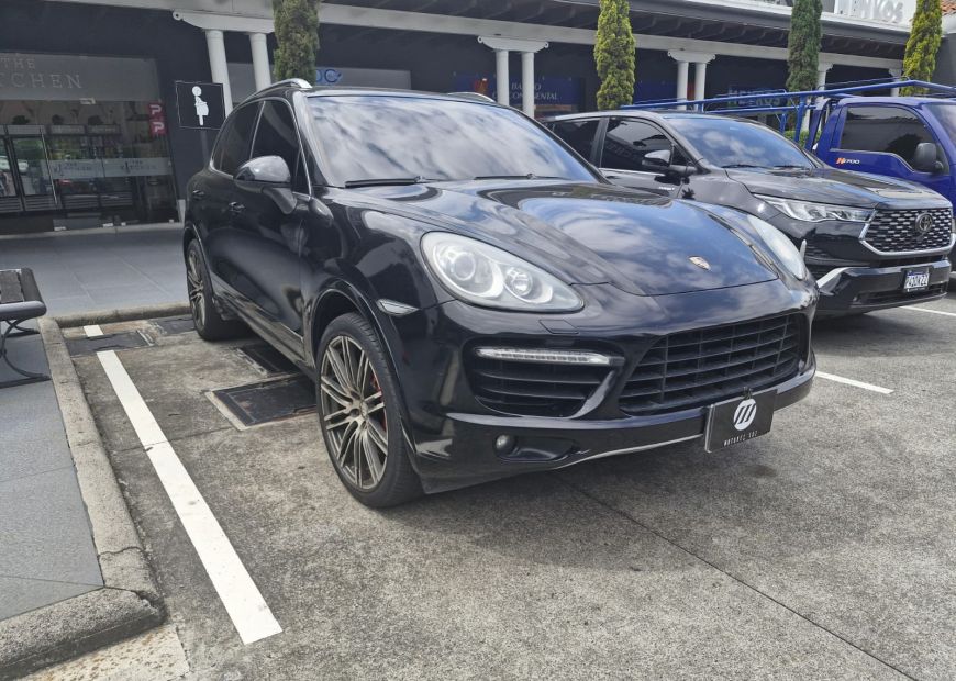 PORSCHE CAYENNE (2011)