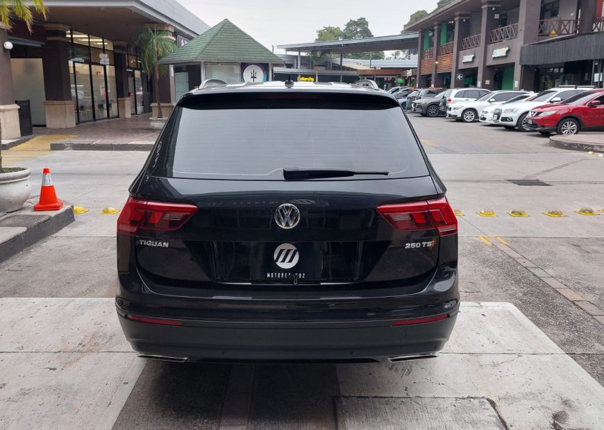 VOLKSWAGEN TIGUAN (2021)