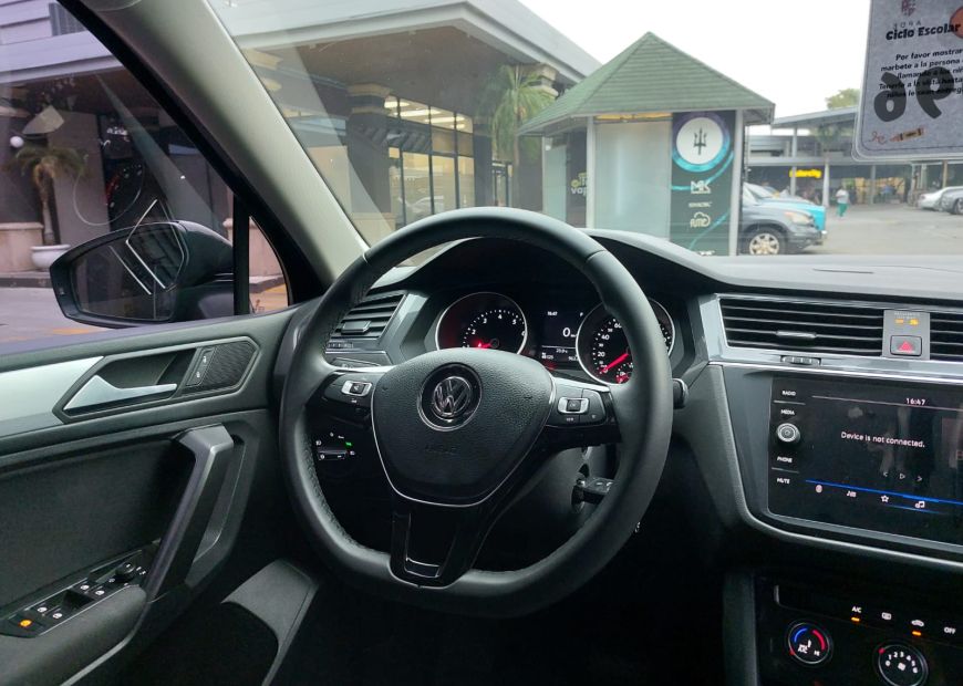 VOLKSWAGEN TIGUAN (2021)
