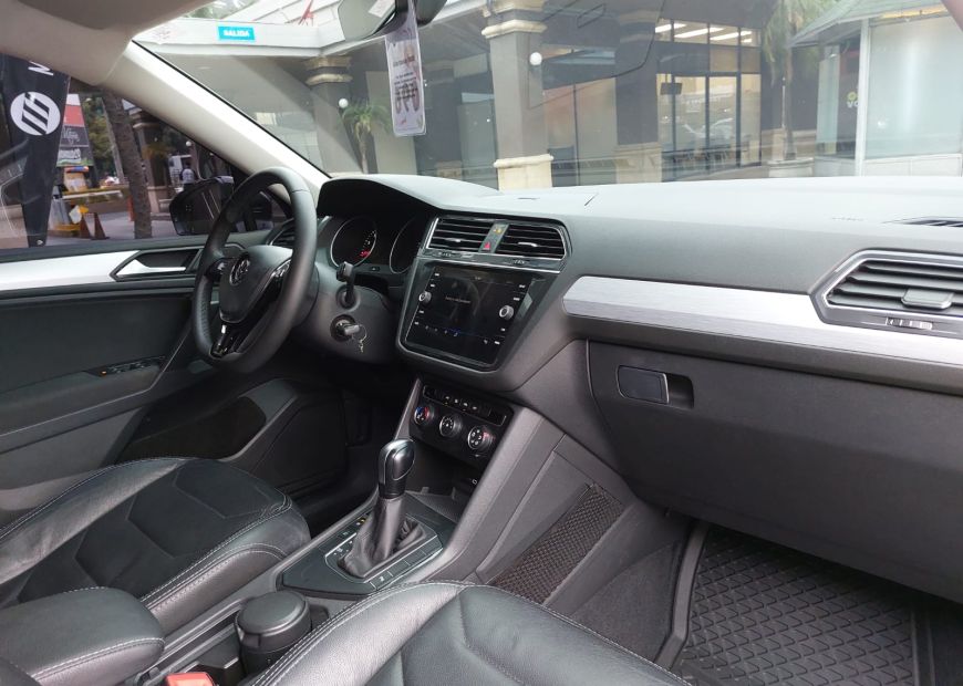 VOLKSWAGEN TIGUAN (2021)