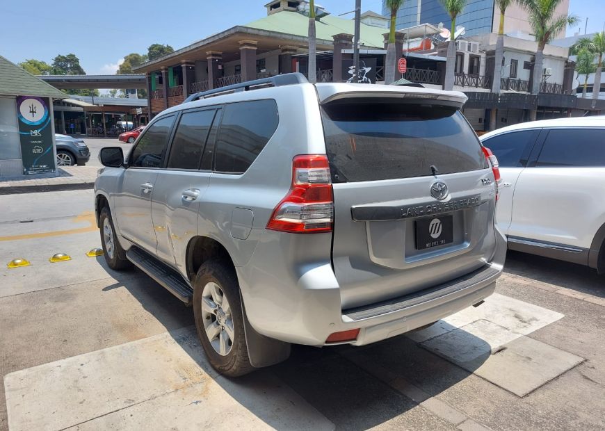 TOYOTA LAND CRUISER PRADO (2017)
