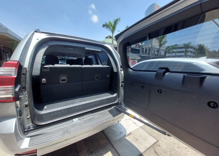 TOYOTA LAND CRUISER PRADO (2017)