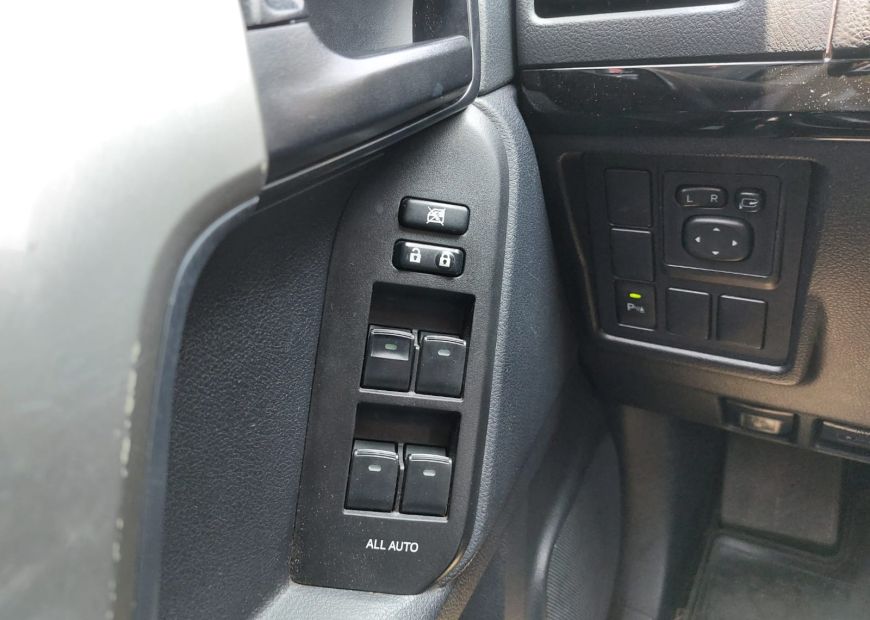 TOYOTA LAND CRUISER PRADO (2017)