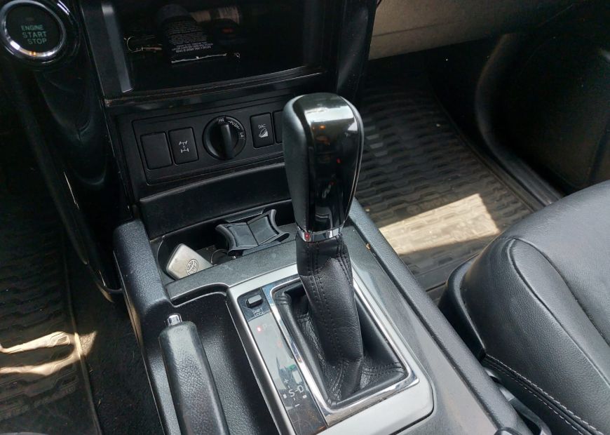 TOYOTA LAND CRUISER PRADO (2017)