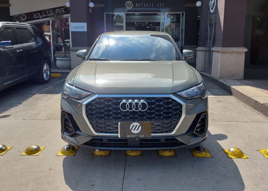 AUDI Q3 (2021)