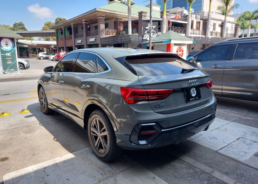 AUDI Q3 (2021)