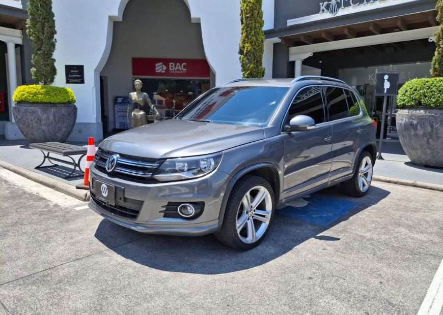 VOLKSWAGEN TIGUAN (2016)