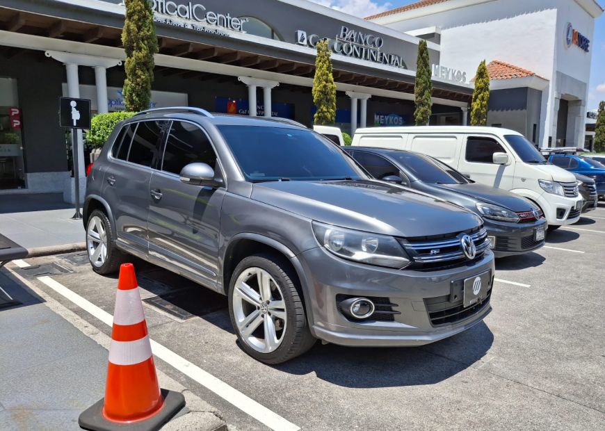 VOLKSWAGEN TIGUAN (2016)