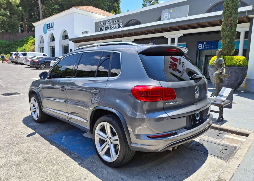 VOLKSWAGEN TIGUAN (2016)