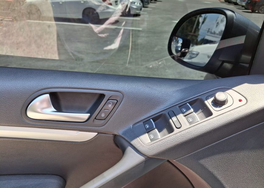 VOLKSWAGEN TIGUAN (2016)