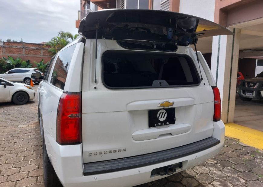 CHEVROLET SUBURBAN (2015)