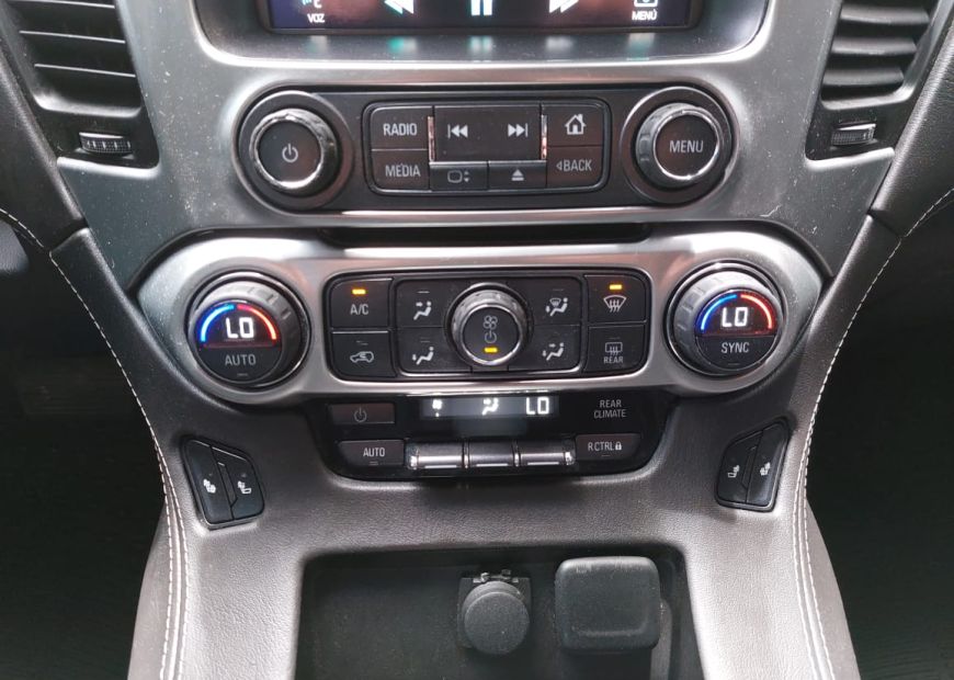 CHEVROLET SUBURBAN (2015)