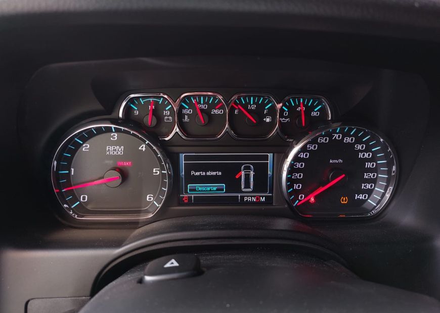 CHEVROLET SUBURBAN (2015)