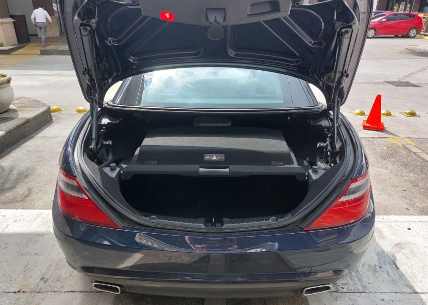 MERCEDES-BENZ SLK (2012)