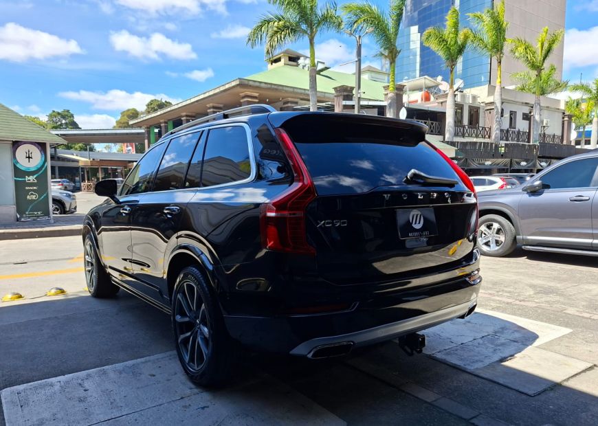 VOLVO XC90 (2019)