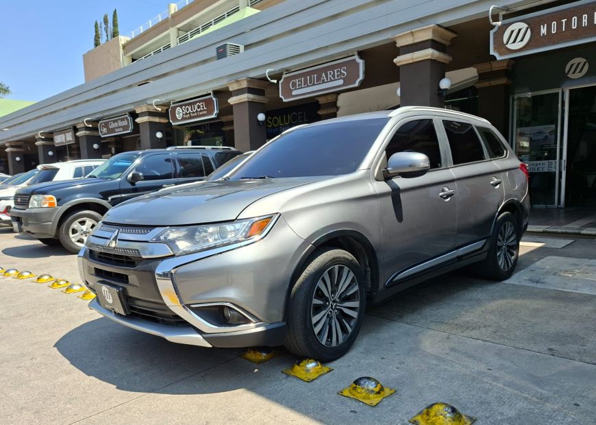 MITSUBISHI OUTLANDER (2015)