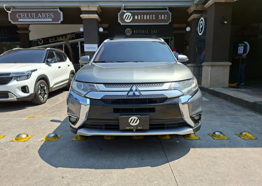 MITSUBISHI OUTLANDER (2015)