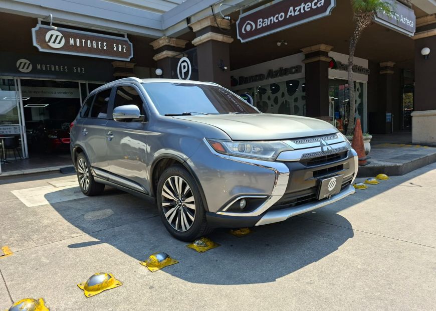 MITSUBISHI OUTLANDER (2015)