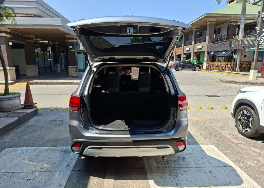 MITSUBISHI OUTLANDER (2015)