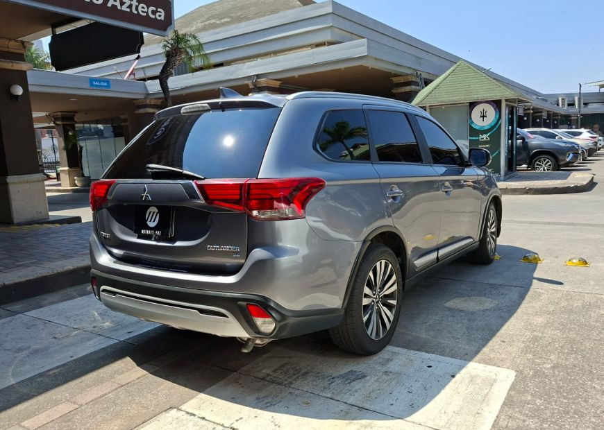 MITSUBISHI OUTLANDER (2015)