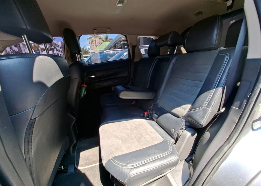 MITSUBISHI OUTLANDER (2015)