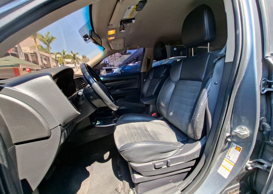 MITSUBISHI OUTLANDER (2015)